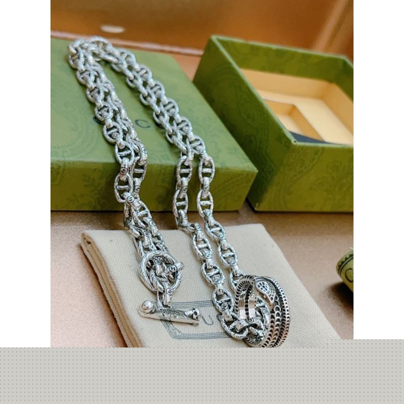 G*u*i necklaces